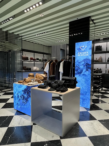 schermi a led per negozi e vetrine prada