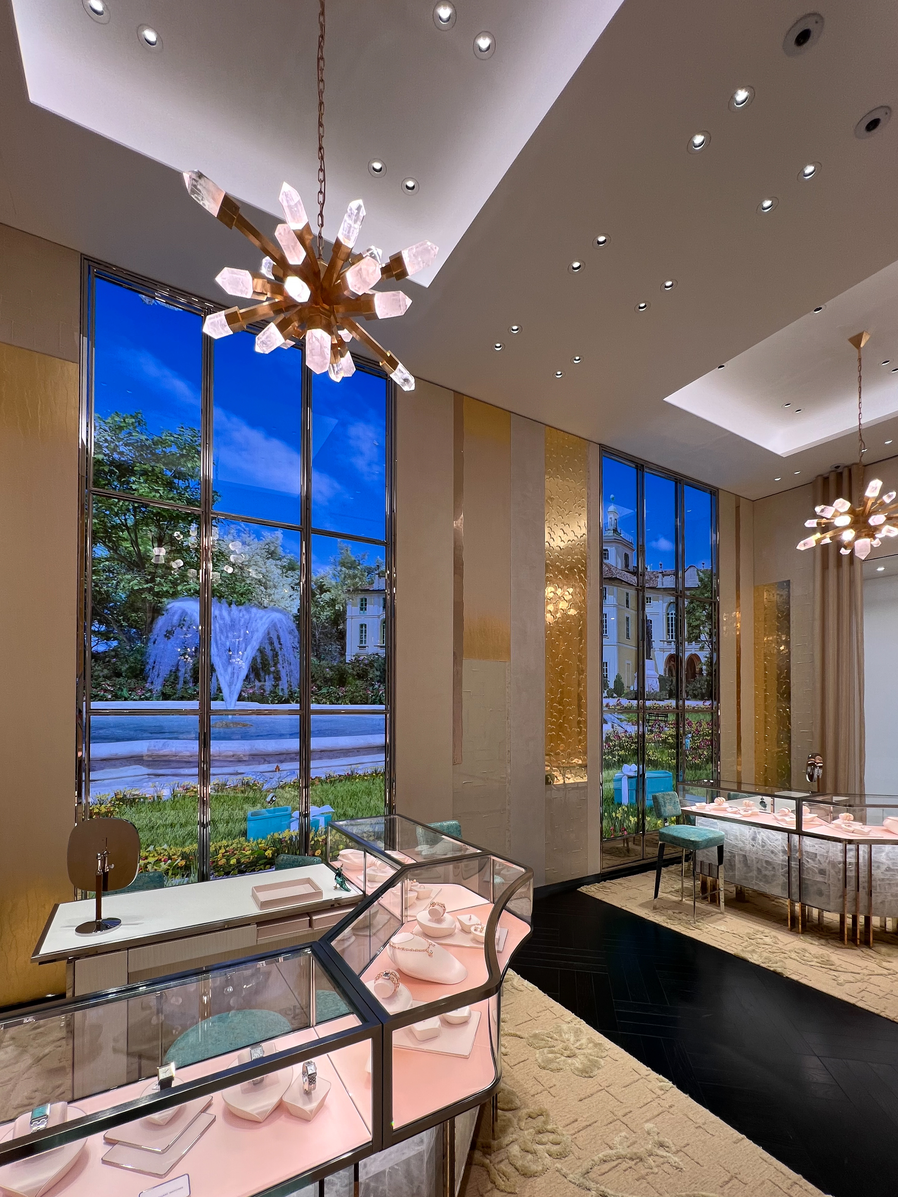 schermi led per boutique montenapoleone