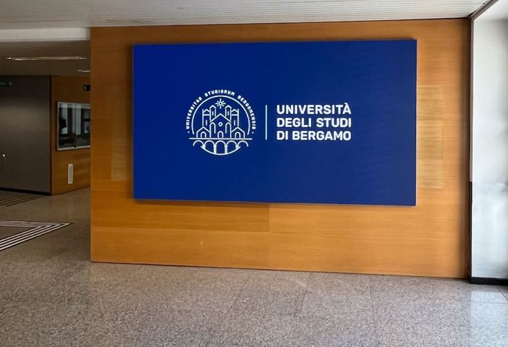 schermo pubblicitario interno università